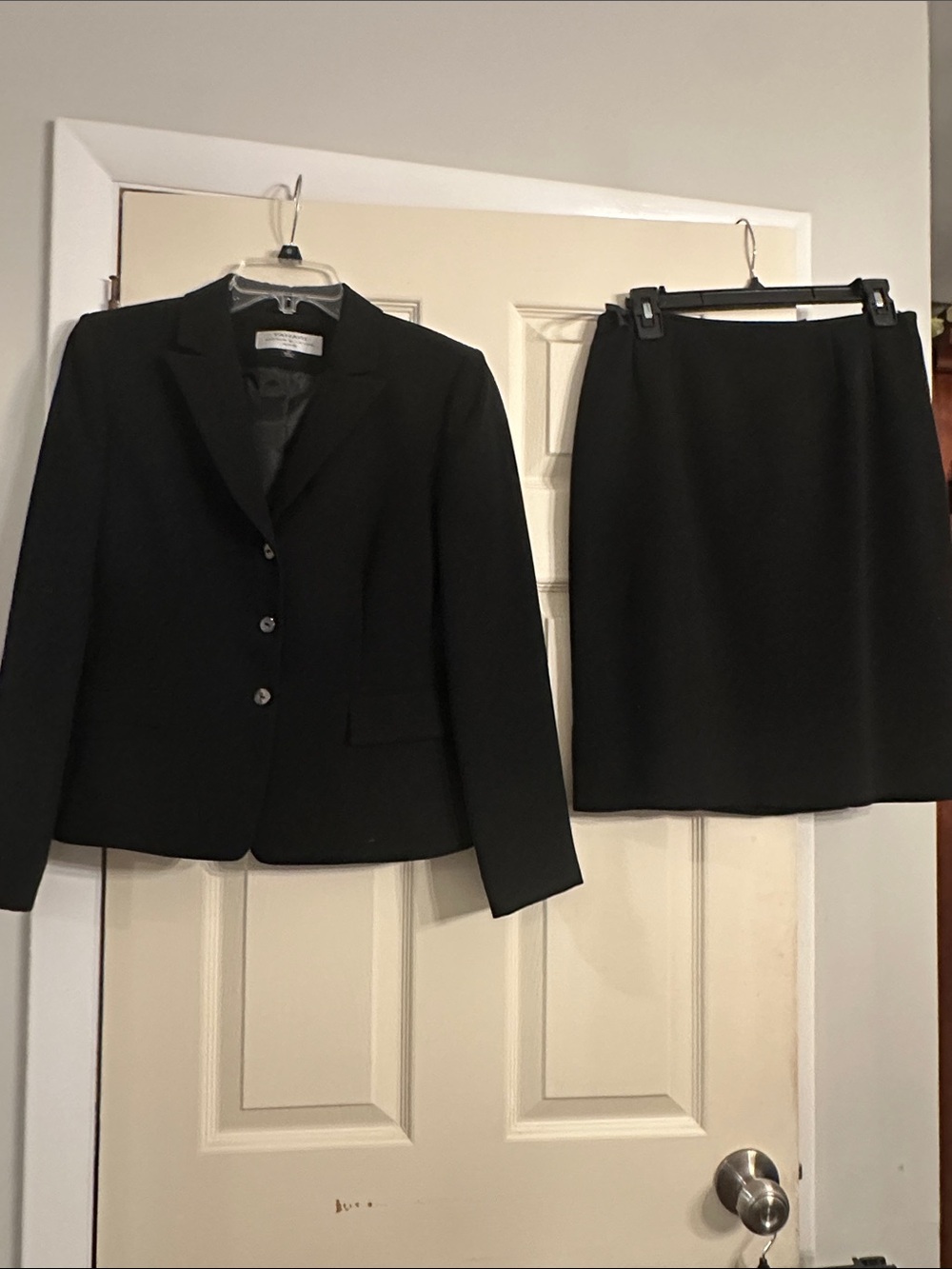 Tahari Black Women's Two-Piece Skirt Suit